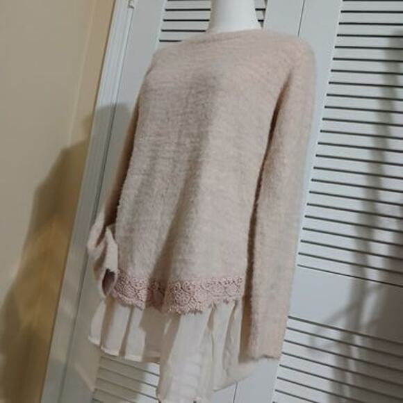 Altar’d State Med Blush Crochet Lace Hem w/ Blouse Underlay long-Sleeved Sweater - Picture 9 of 14